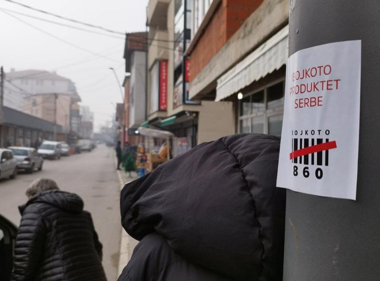 Kosovska Mitrovica: U Bošnjačkoj mahali osvanuli plakati za bojkot srpske robe
