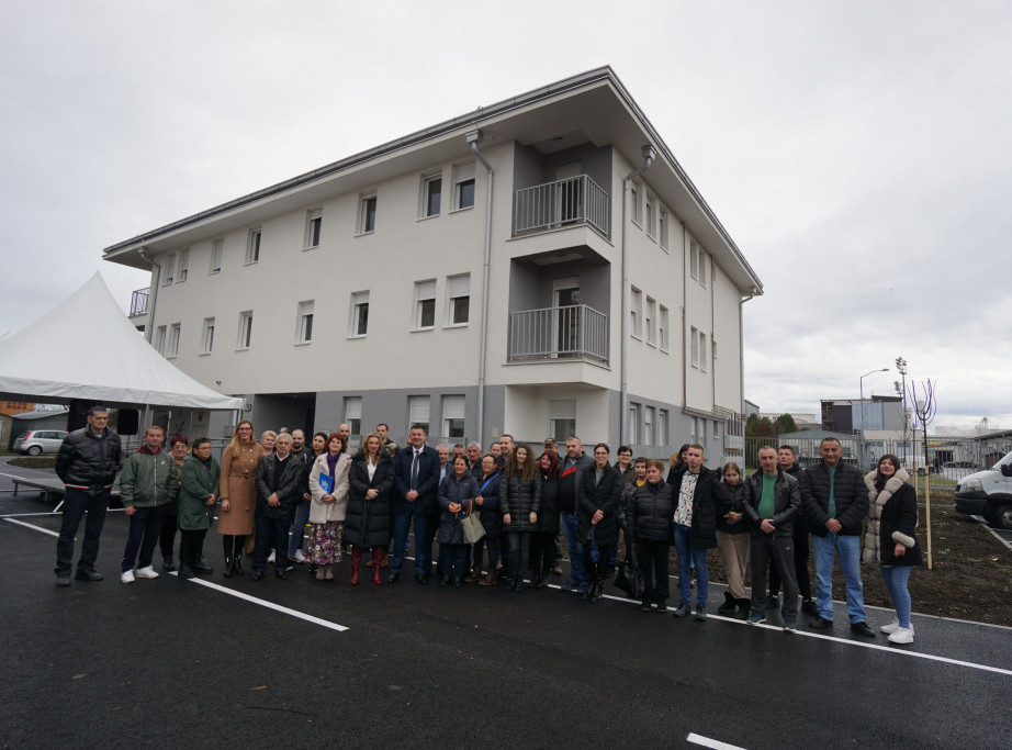 Komesarijat za izbeglice i migracije uručio ključeve 15 stanova porodicama iz Bosne i Hercegovine i Hrvatske