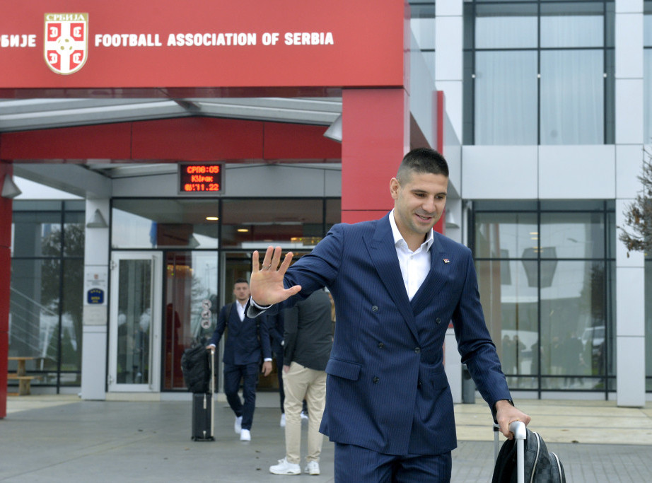 Srpski fudbaler Aleksandar Mitrović povredio koleno?