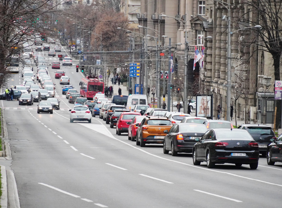 Na putevima Srbije pojačan intenzitet saobraćaja