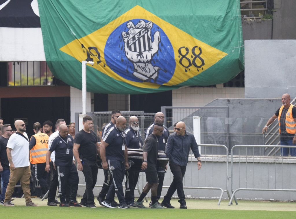 Kovčeg sa telom Pelea prebačen na stadion Santosa