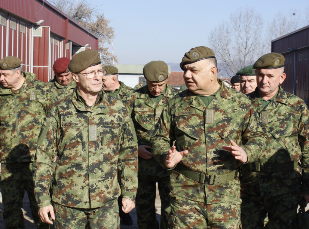 Mojsilovic visits army troops in Raska, Novi Pazar