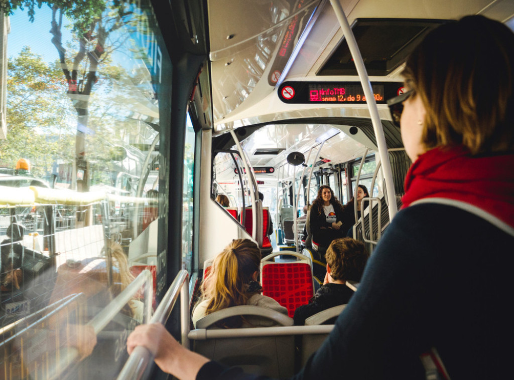 Više putnika povređeno kada je autobus sleteo s puta u Prnjavoru