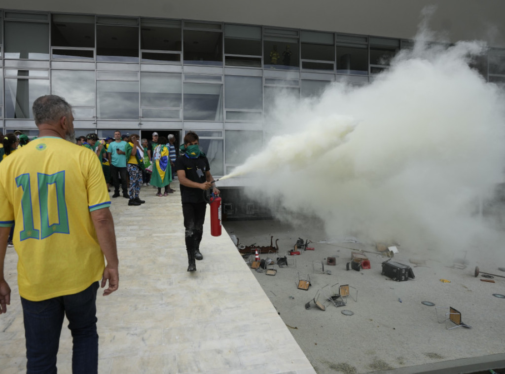 U neredima u Braziliji uhapšeno više od 400 ljudi, suspendovan guverner Roša