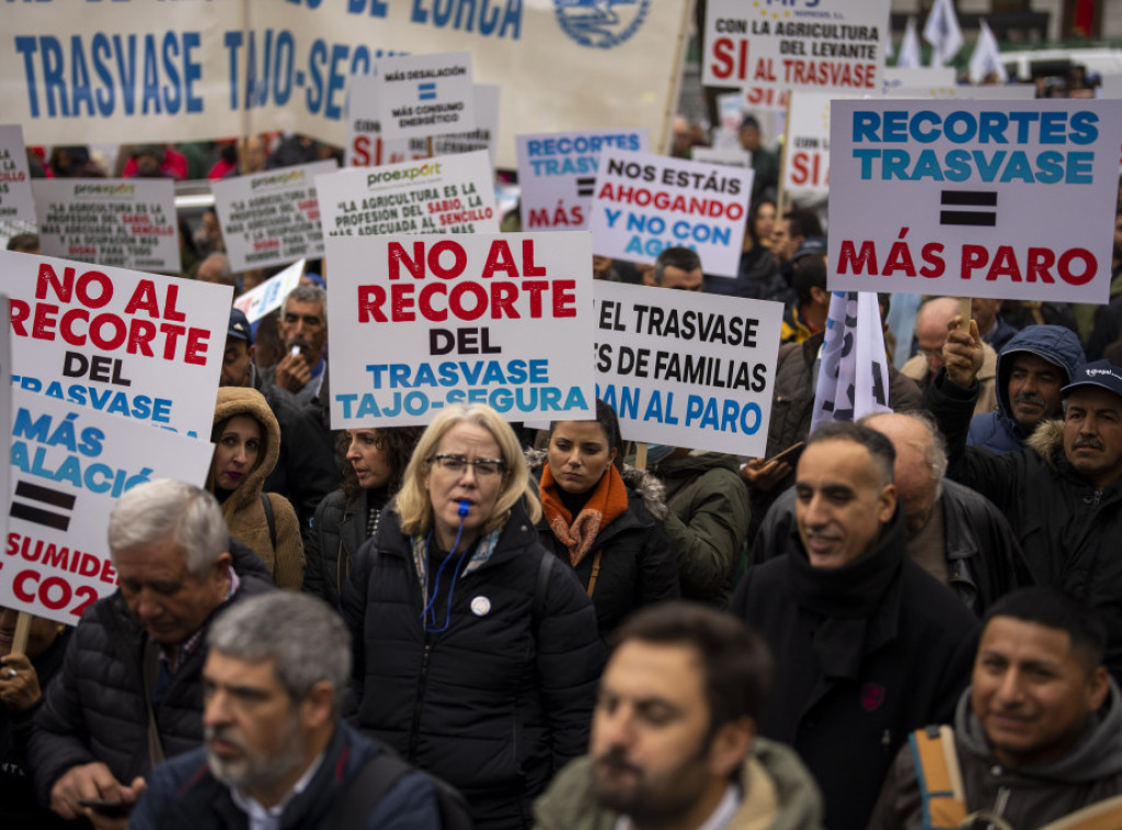 Španija: Hiljade farmera protestovalo u Madridu zbog namere vlade da smanji količine vode za navodnjavanje