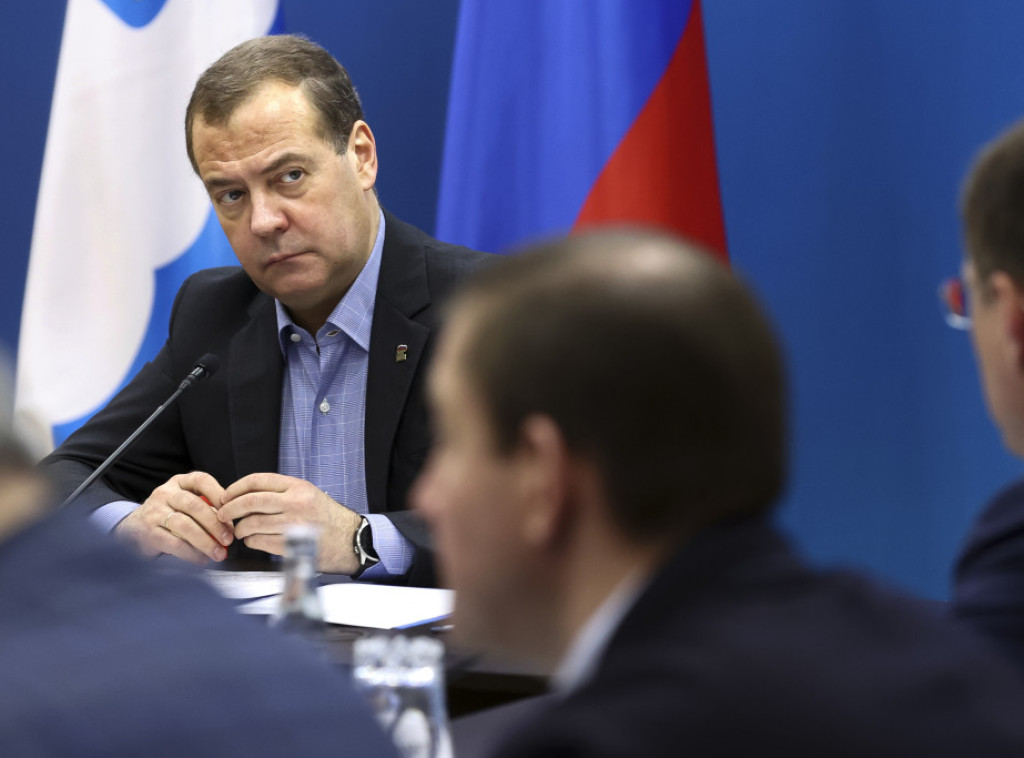 Medvedev: Kišida bi trebalo da izvrši ritualno samoubistvo