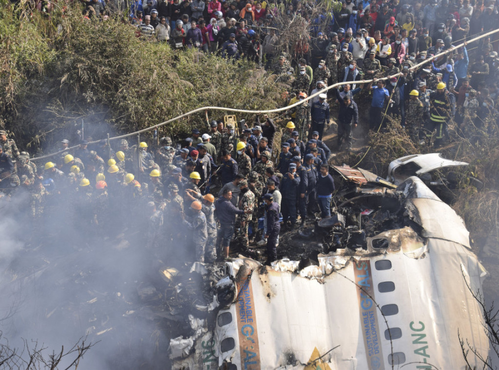 Nepal: U padu aviona poginulo 68 osoba, potraga za još četvoro putnika nastavlja se sutra