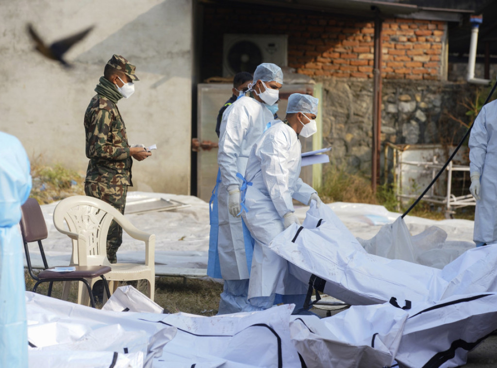 Spasioci tragaju za još dve osobe posle avionske nesreće u Nepalu