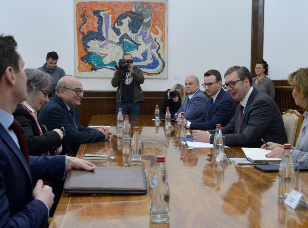 Vucic, Peach discuss situation in Kosovo-Metohija, region