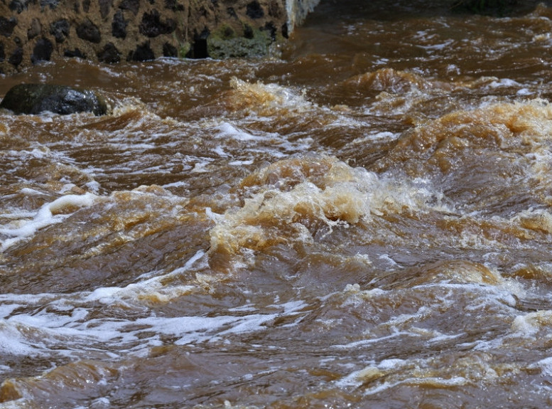 Poplave širom Crne Gore, voda prodrla u kuće, nosi objekte