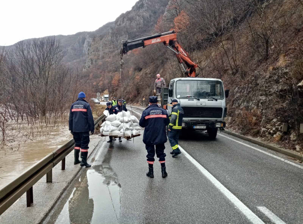 Opada nivo reka u poplavljenim područjima, u devet opština i dalje vanredno