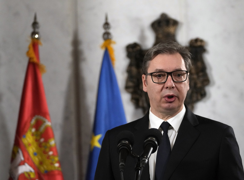 Vučić se upisao u knjigu žalosti u ambasadi Sirije