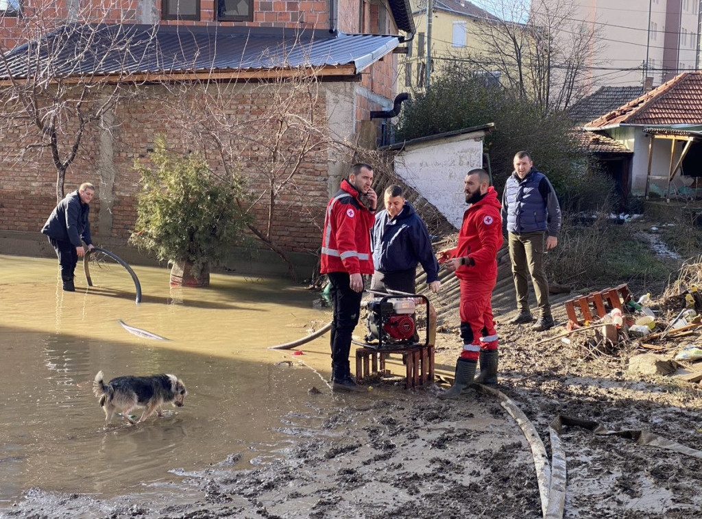 Crveni krst pomaže poplavljenim područjima, najugroženijima pet tona pomoći