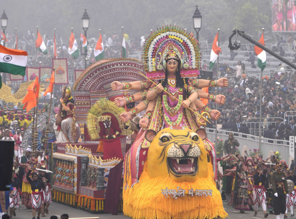 Indija proslavila Dan Republike živopisnom paradom