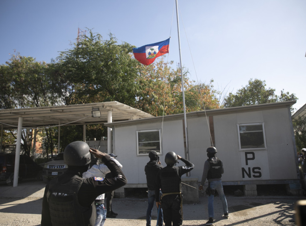 Protest stotina policajaca na Haitiju, krive vladu za smrt svojih kolega