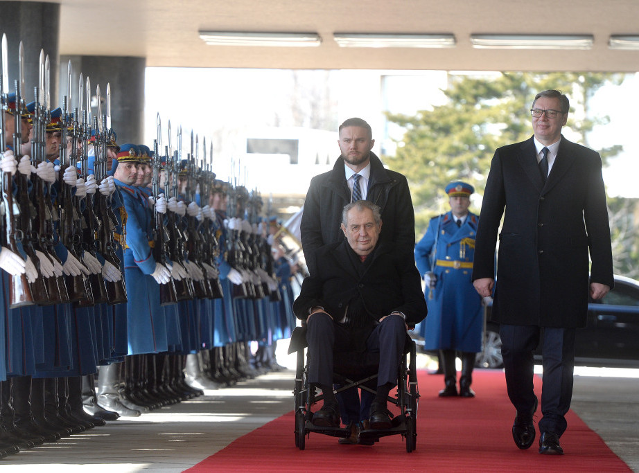 Vučić svečano dočekao predsednika Češke ispred Palate Srbija