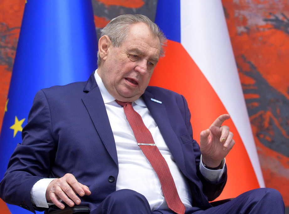 Zeman: Za prelet NATO aviona namerno sam se izvinio u Pragu