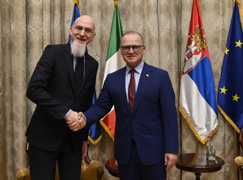 Ministar Vesić razgovarao sa ambasadorom Italije o saradnji, pre svega u oblasti infrastrukture