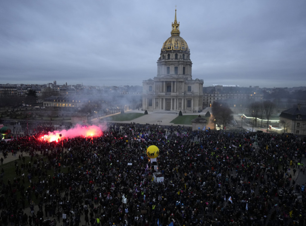 Francuska vlada uprkos protestima ne odustaje od reforme penzija