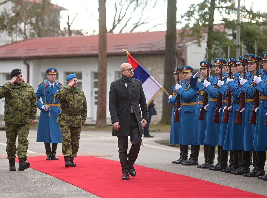 Ministar Vučević obišao Gardu Vojske Srbije