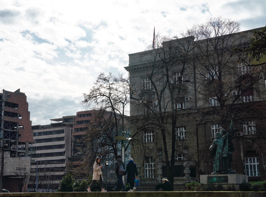 U Srbiji danas pre podne sa padavinama, uveče razvedravanje