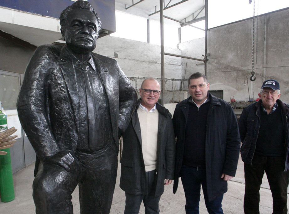 Spomenik Branku Pešiću završen i predat Skupštini grada Beograda