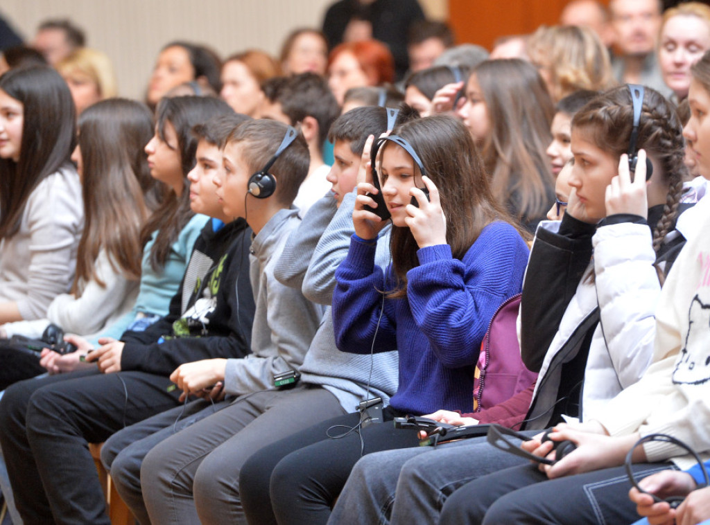 Sa konferencije "Dan bezbednog interneta" poručeno: Obrazovni sistem da pomogne deci da odgovorno koriste internet