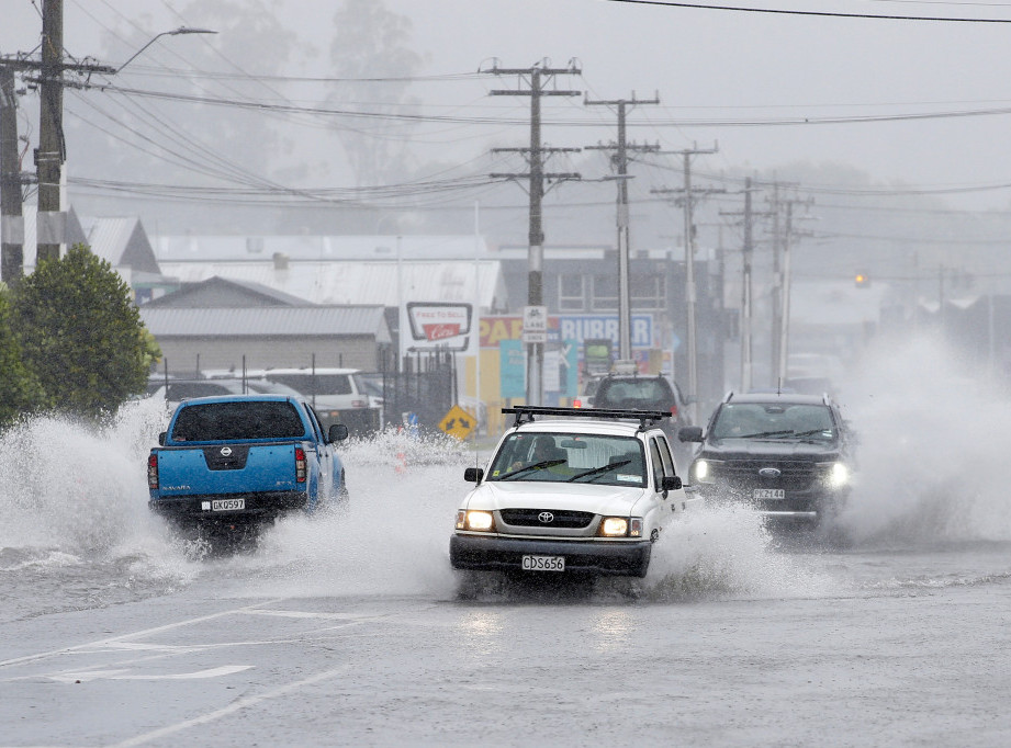 Novi Zeland: Ciklon Gabrijela pustoši sever zemlje, ljudi traže spas od poplava