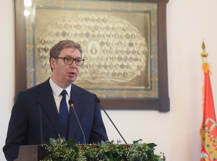 Predsednik Vučić čestitao Ramazanski bajram