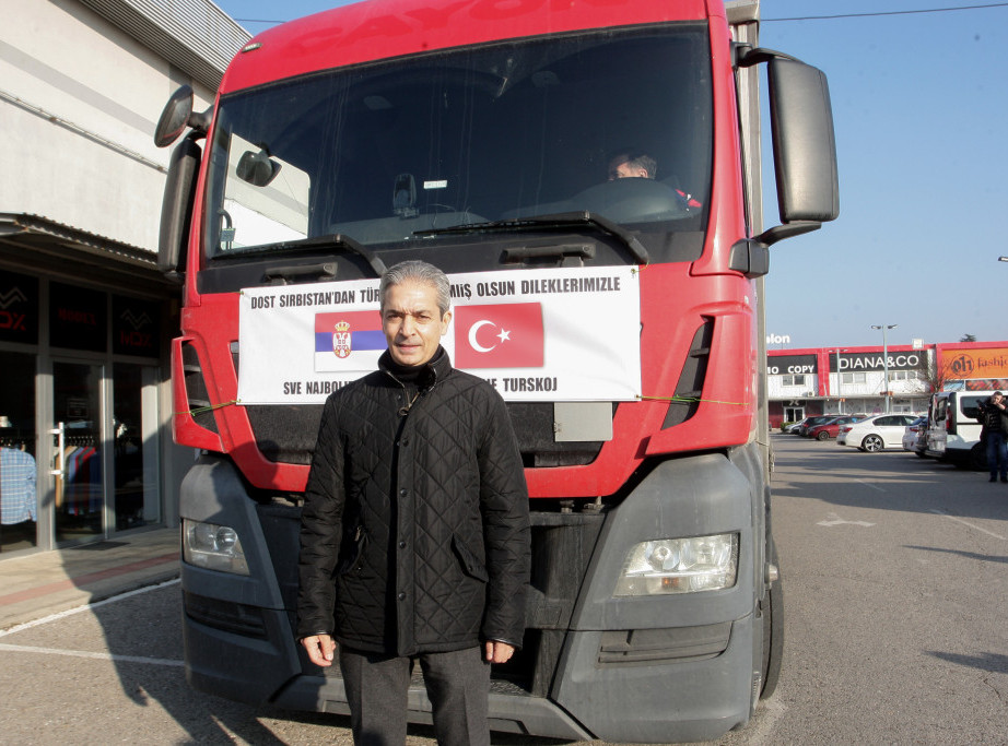 Ambasador Hami Aksoj ispratio kamion pomoći iz Srbije za žrtve zemljotresa