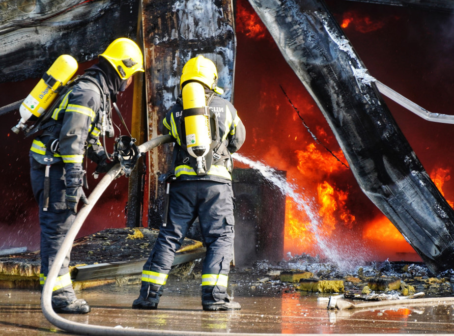 Dva vatrogasca lakše povređena u požaru kod Bitolja