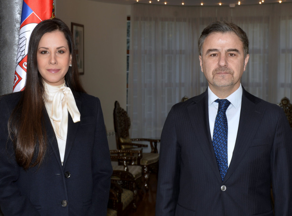 Tamara Vucic hands over aid for Syrian quake victims