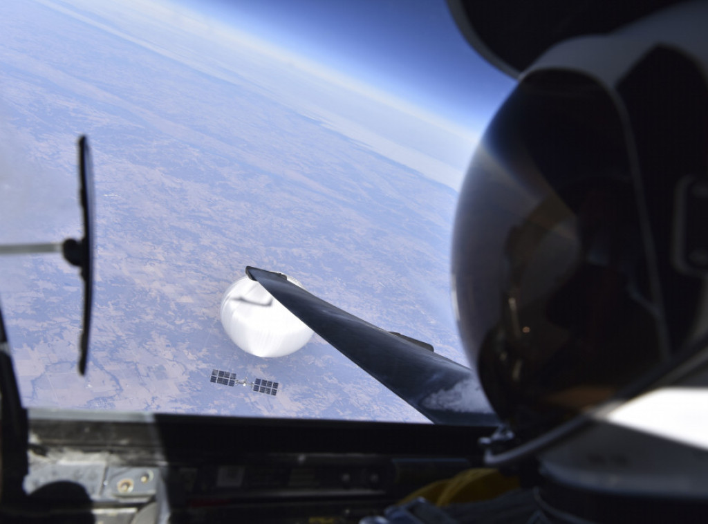 Pentagon objavio selfi američkog pilota sa kineskim balonom dan pre obaranja