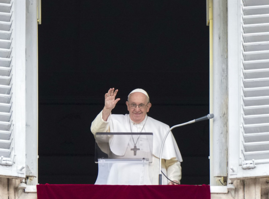 Papa Franja se moli za sve migrante sa broda koji je doživeo brodolom u Italiji