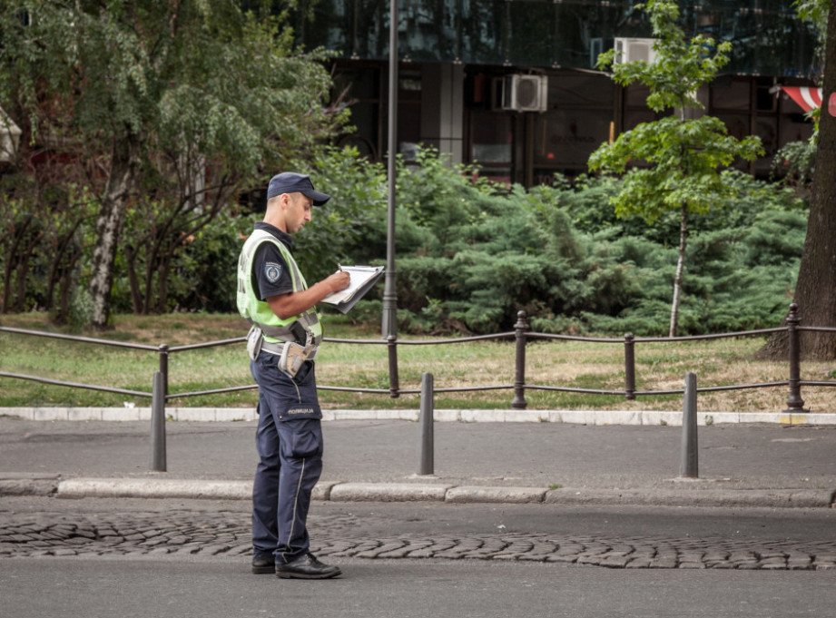 Otkriveno više od 15.000 prekršaja zbog mobilnog telefona tokom akcije "Fokus na putu"