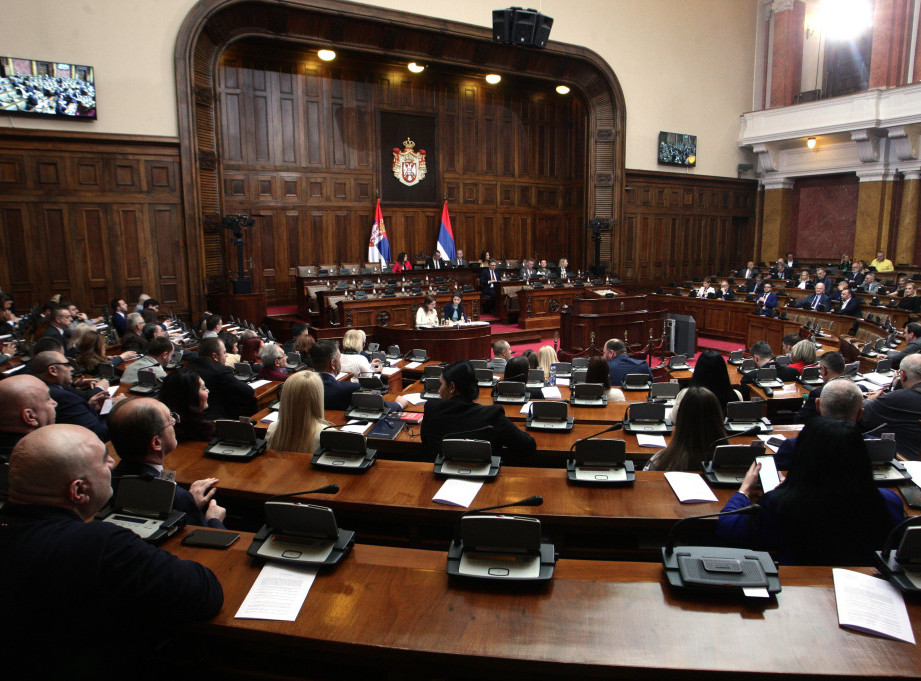 Poslanička pitanja i dve opomene za Parandilovića zbog teških uvreda