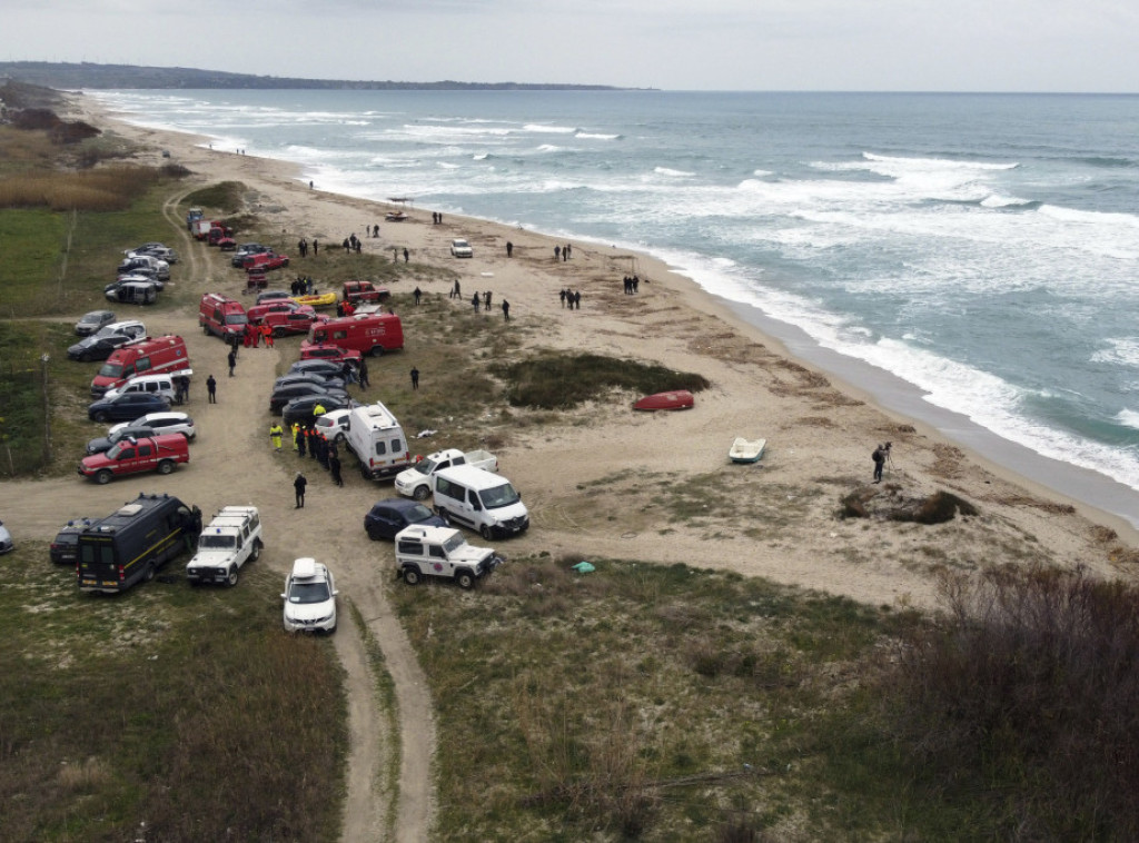 Uhapšene tri osobe za vožnju broda sa migrantima za Italiju