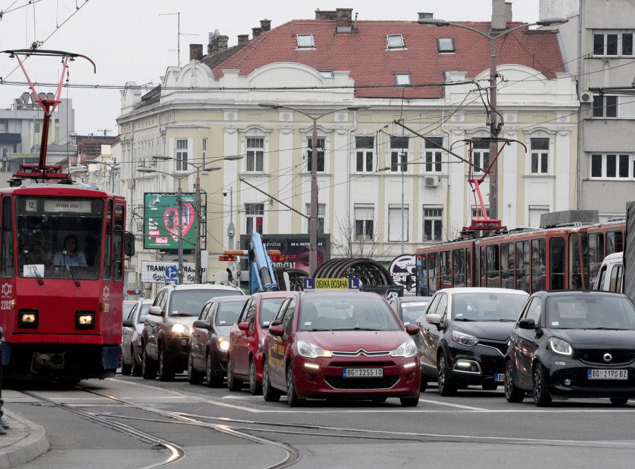 Bandera na Vračaru pala na nekoliko automobila, nema povređenih