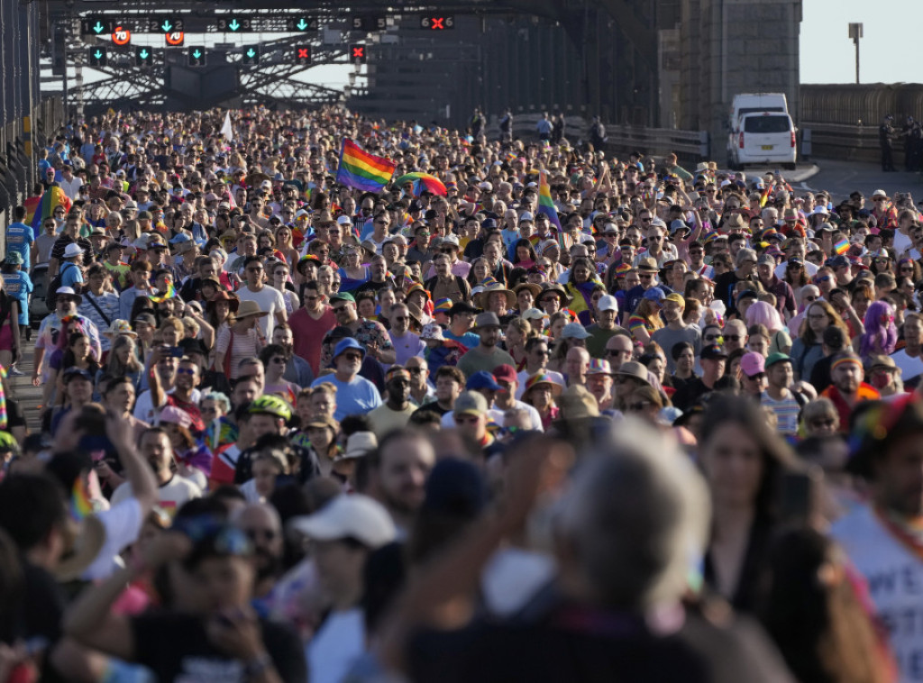 Australija: Završnog dana svetskog Prajd festivala na ulicama Sidneja 50.000 ljudi