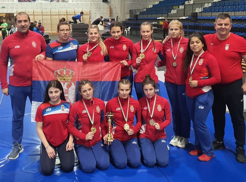 Ženska juniorska rvačka reprezentacija Srbije osvojila prvo mesto na Open kupu u Mađarskoj