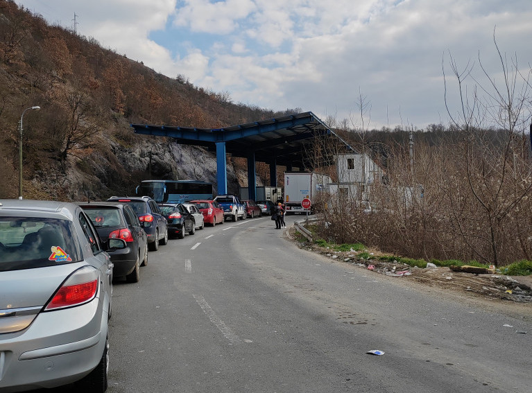 Nikoli Todoroviću, uhapšenom na Jarinju, određen pritvor, tereti se za napad na službeno lice