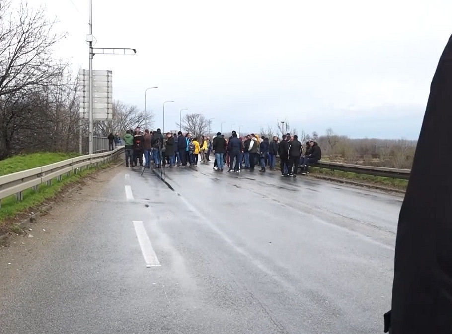 Proizvođači mleka ponovo blokirali most kod Šapca