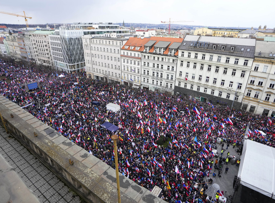 Češka: Hiljade ljudi na ulicama Praga tražilo ostavku vlade Petra Fiale