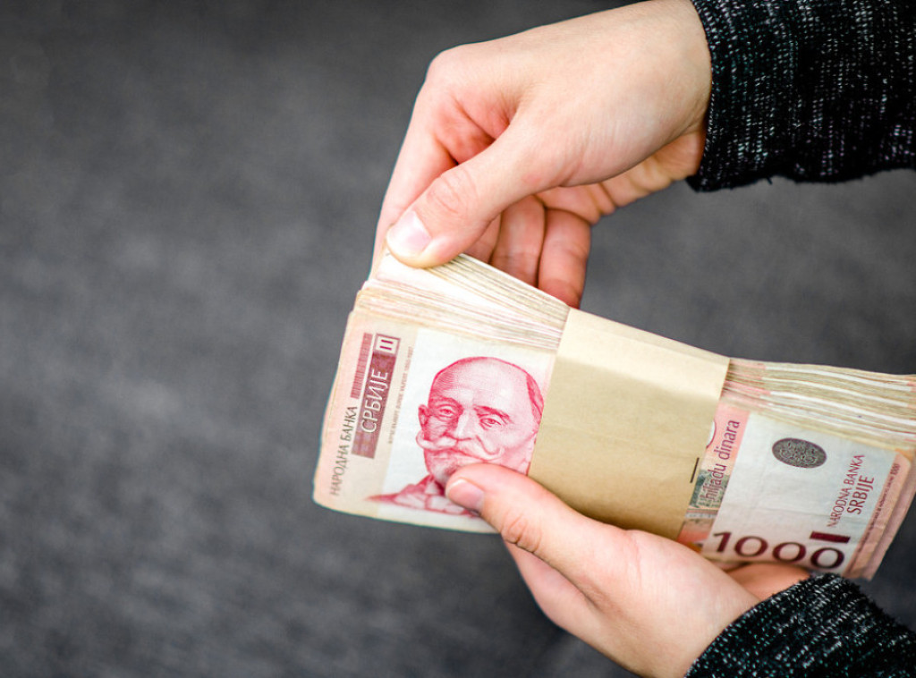 Serbian May average net monthly wage at 100,170 dinars