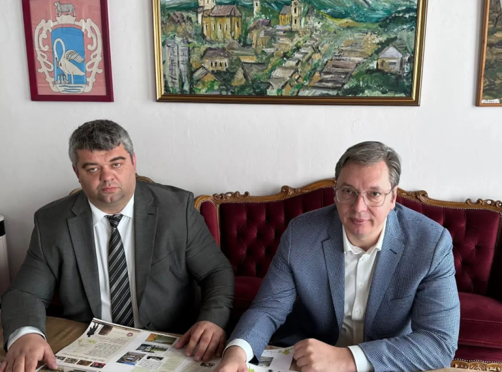 Aleksandar Vučić obišao Irig i razgovarao sa predsednikom opštine