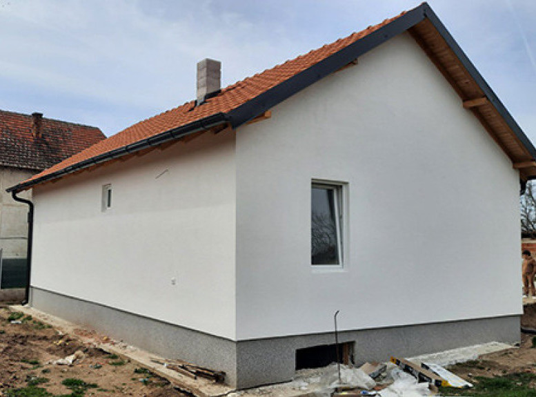 Kancelarija za KiM obezbedila novac za tri porodične kuće u opštini Vitina