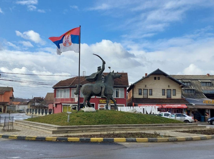 Malo Srba na Gazimestanu, nije im dozvoljeno unošenje srpskih obeležja, ni sveća