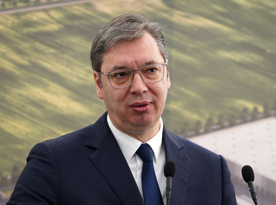 Aleksandar Vučić razgovarao sa selektorom fudbalera Kine Aleksandrom Jankovićem