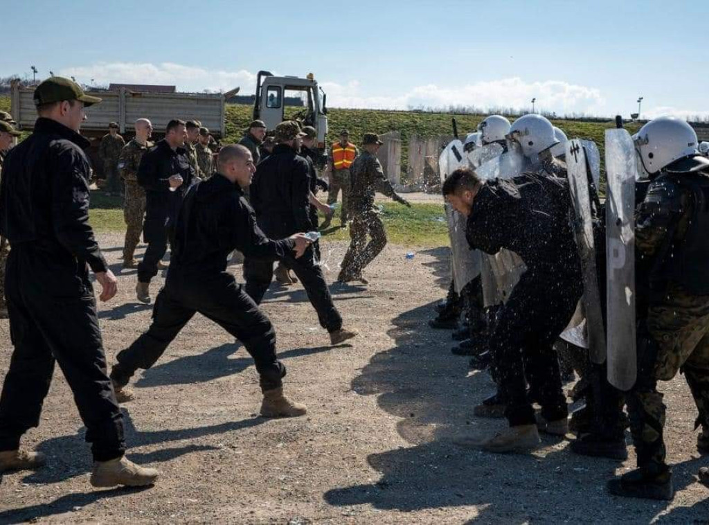 KFOR u kampu Novo Selo izveo vežbu kontrole mase i nereda