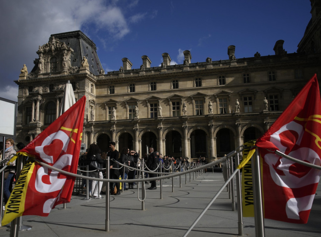 Demonstranti blokirali muzej Luvr u Parizu